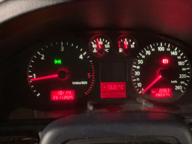 Audi A4 1.9 TDI Avant B5, снимка 12 - Автомобили и джипове - 52931584