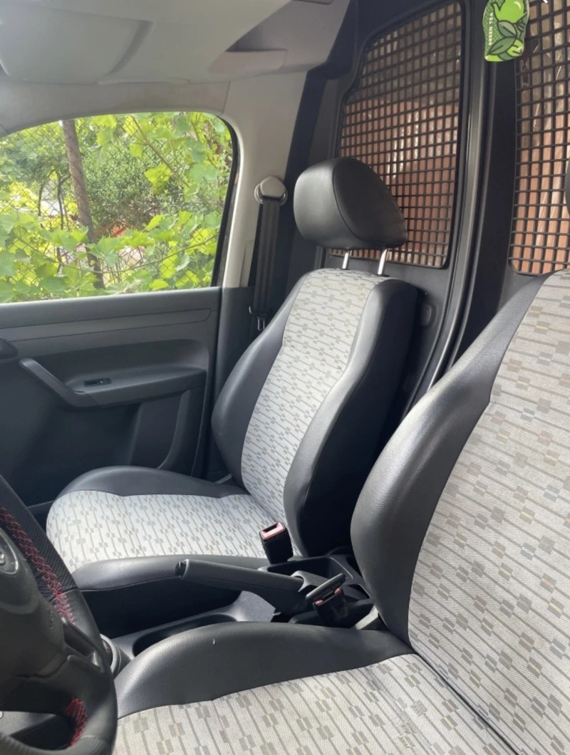 VW Caddy 1.6, снимка 5 - Автомобили и джипове - 53230660