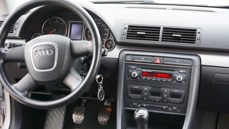 Audi A4, снимка 8 - Автомобили и джипове - 53495075