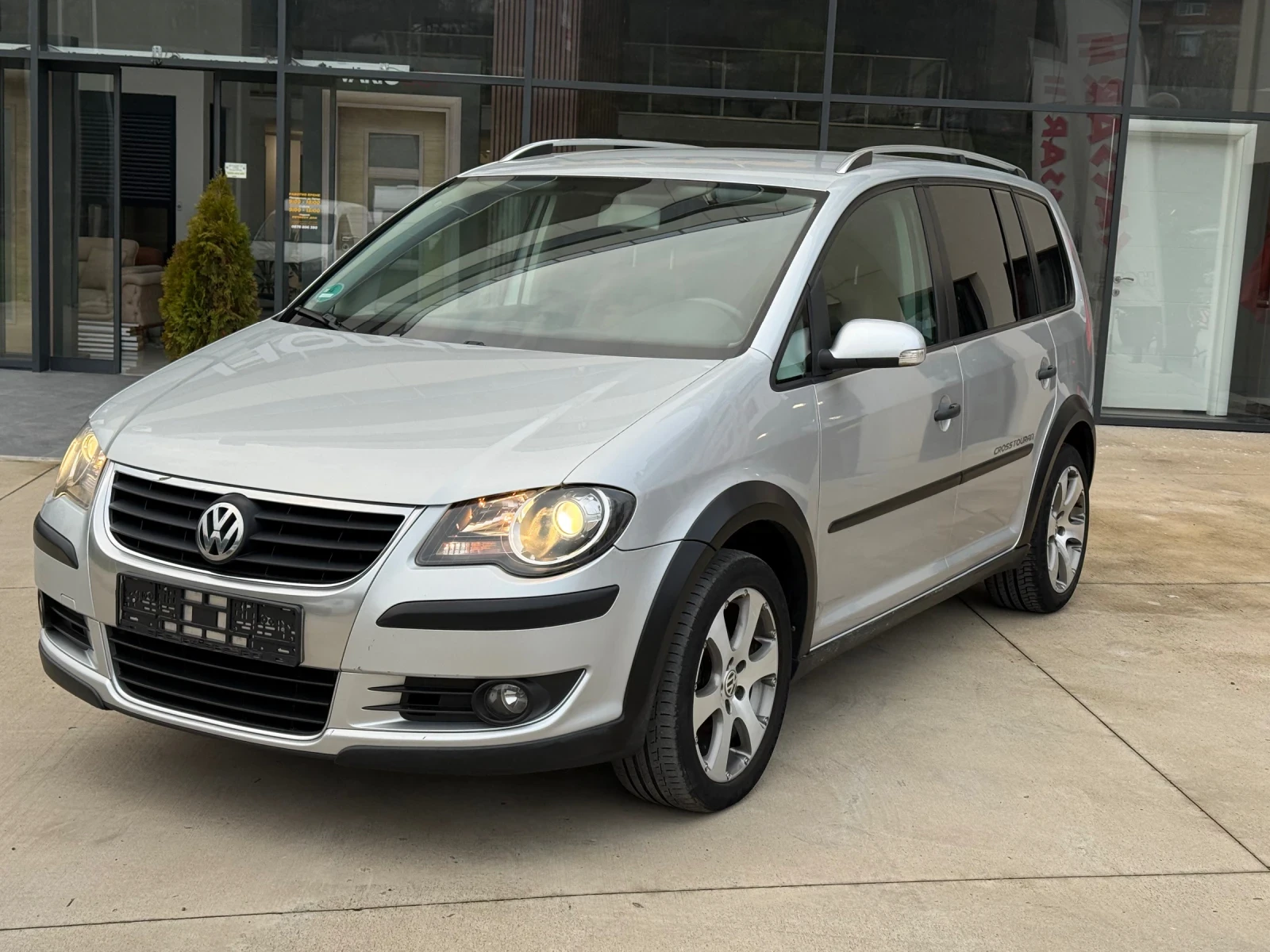 VW Touran Cross 6+ 1 - изображение 2