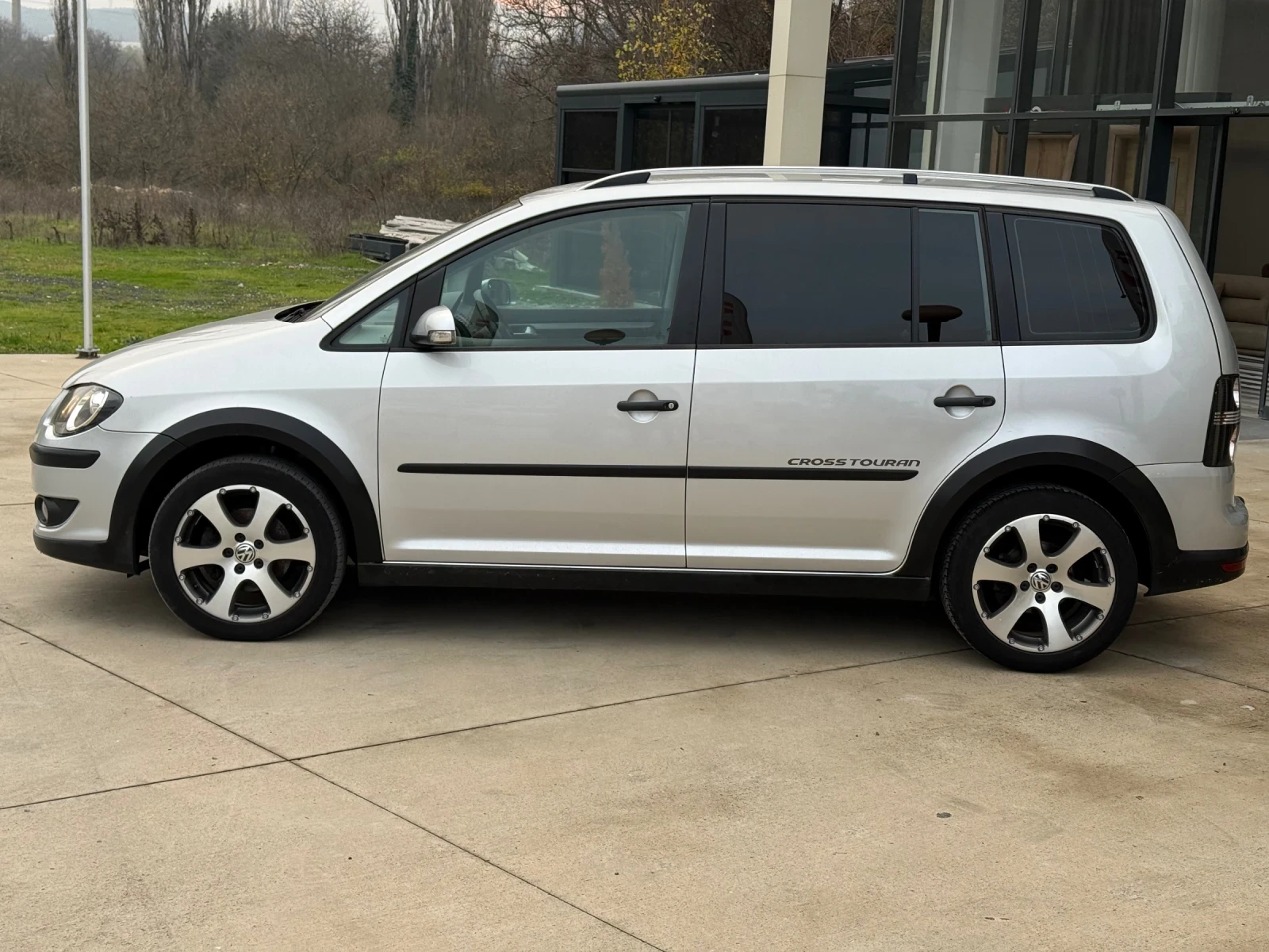 VW Touran Cross 6+ 1 - изображение 3