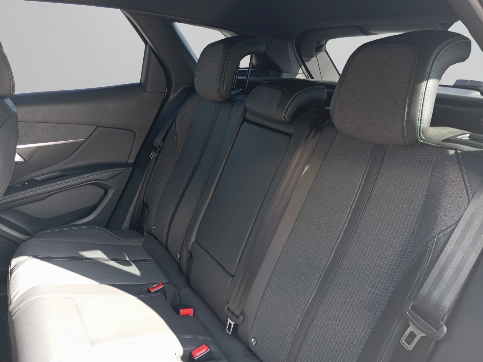 Peugeot 3008 New Line Up ALLURE PACK 1.6 Plug-in HYBRID 2WD 225, снимка 12 - Автомобили и джипове - 53827545