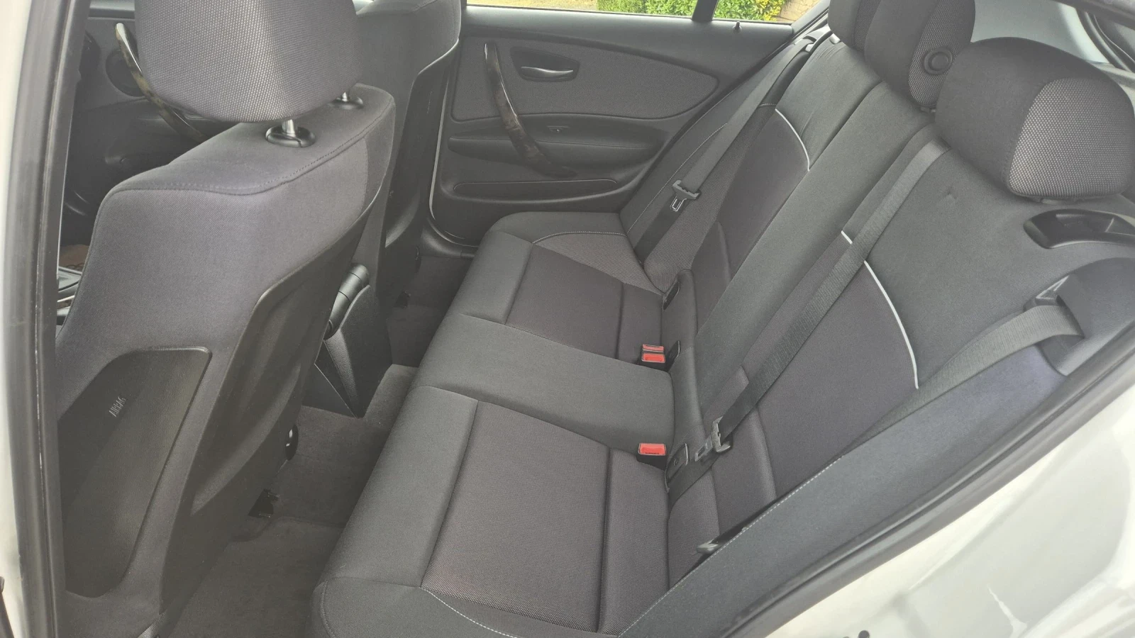 BMW 120 2.0d Автомат, снимка 13 - Автомобили и джипове - 54150055