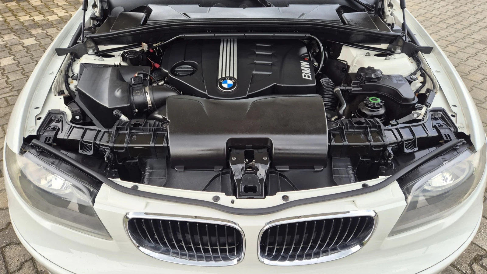 BMW 120 2.0d Автомат, снимка 16 - Автомобили и джипове - 54150055