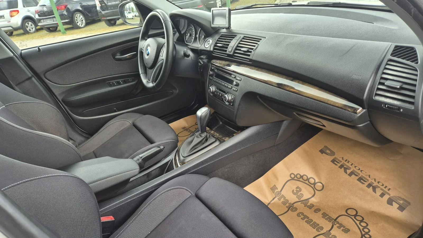BMW 120 2.0d Автомат, снимка 14 - Автомобили и джипове - 54150055