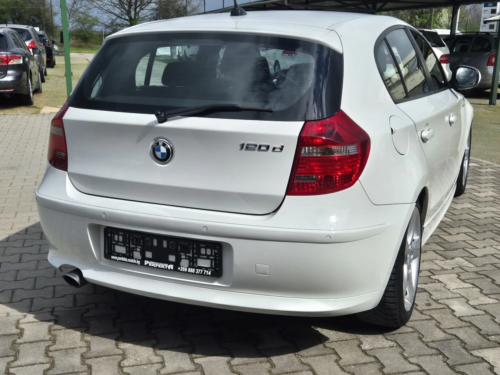 BMW 120 2.0d Автомат, снимка 8 - Автомобили и джипове - 54150055