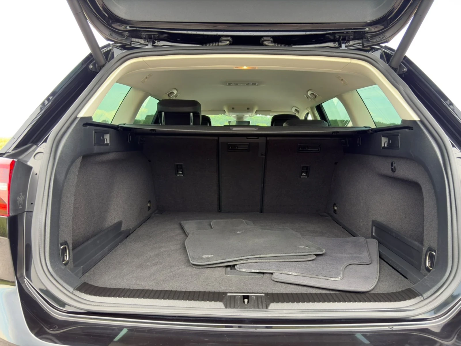 VW Passat 2.0 TDI, R-LINE, 150 к.с, снимка 12 - Автомобили и джипове - 54804214