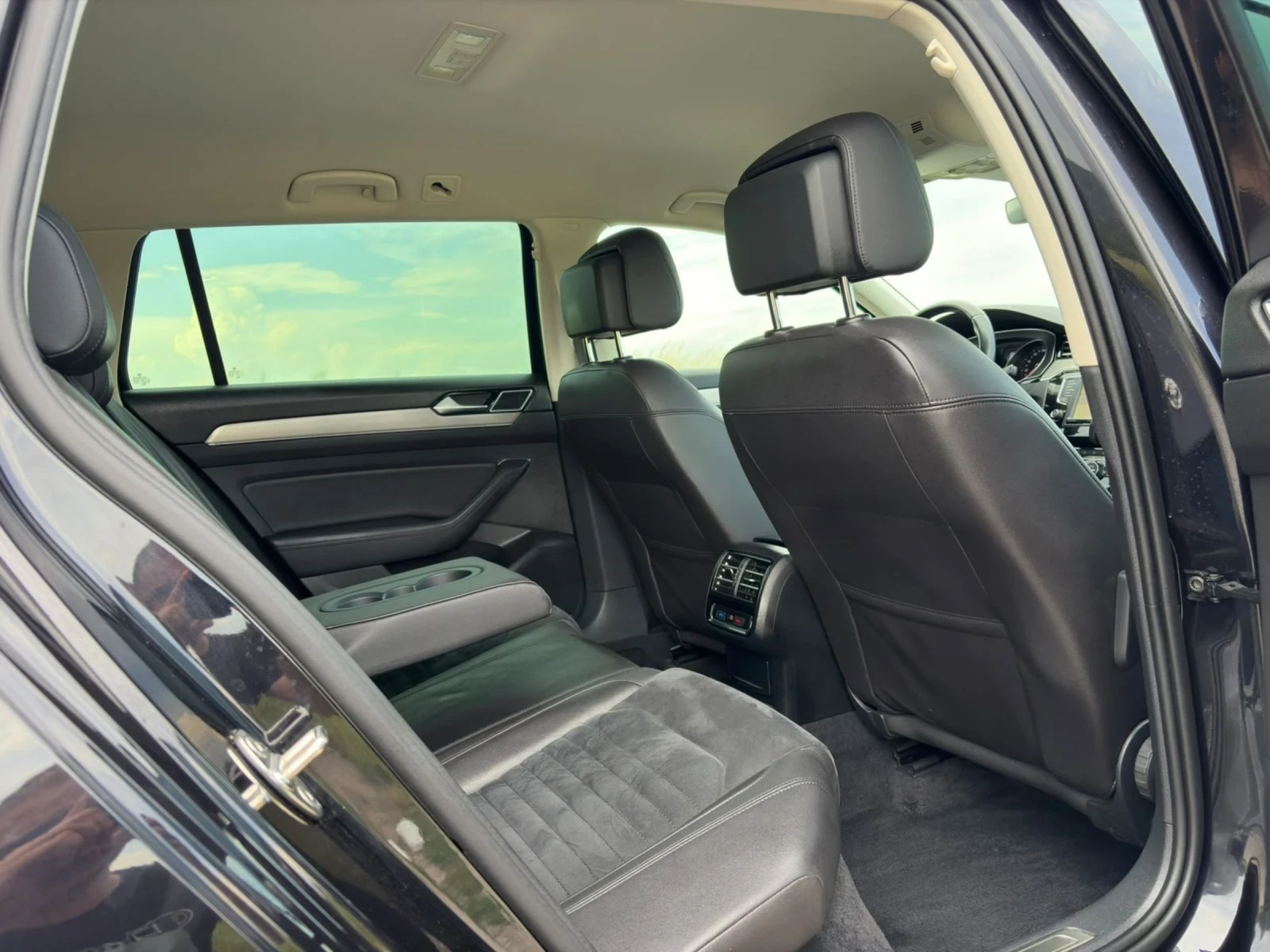 VW Passat 2.0 TDI, R-LINE, 150 к.с, снимка 15 - Автомобили и джипове - 54804214