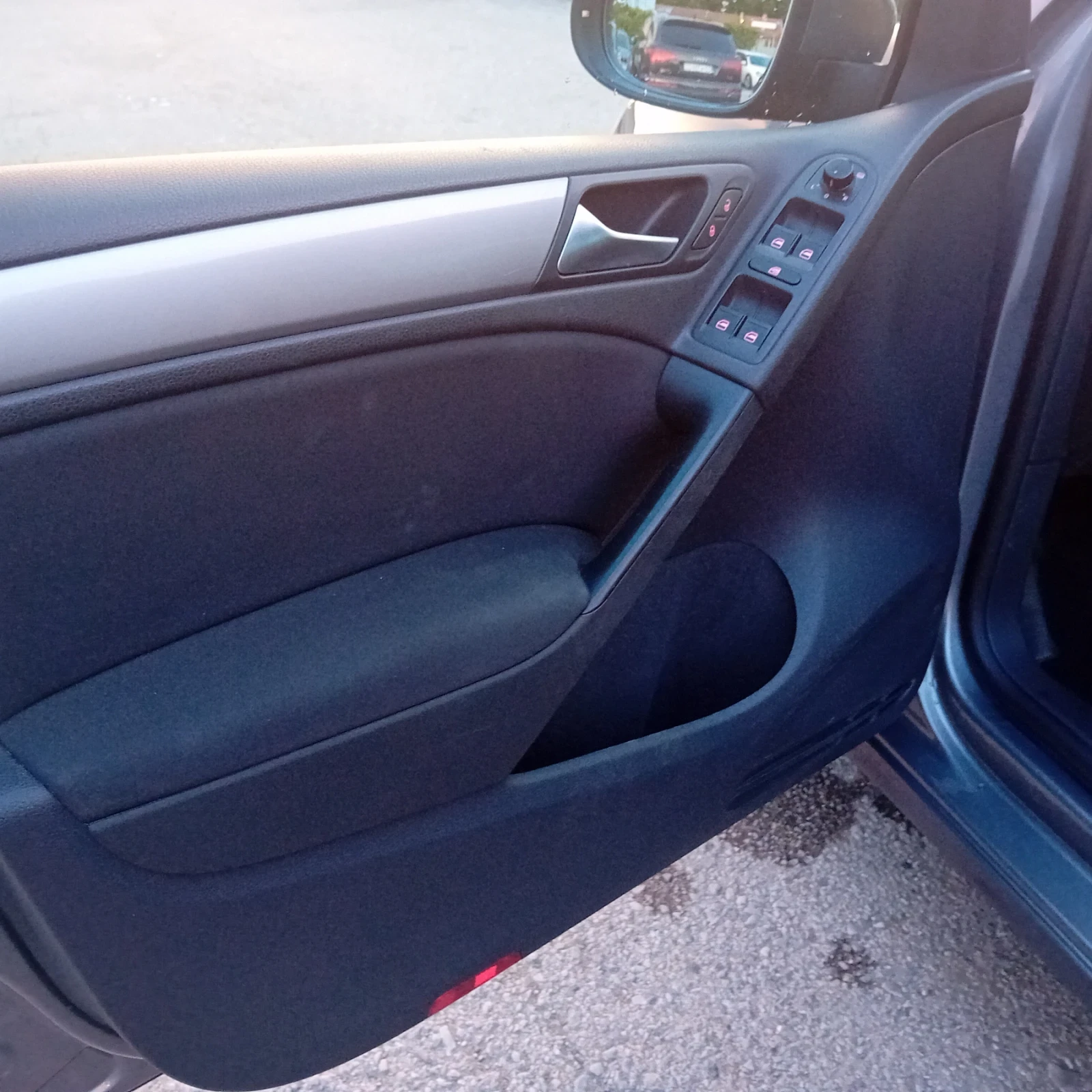 VW Golf 1.6 TDI 105k., снимка 10 - Автомобили и джипове - 54990386