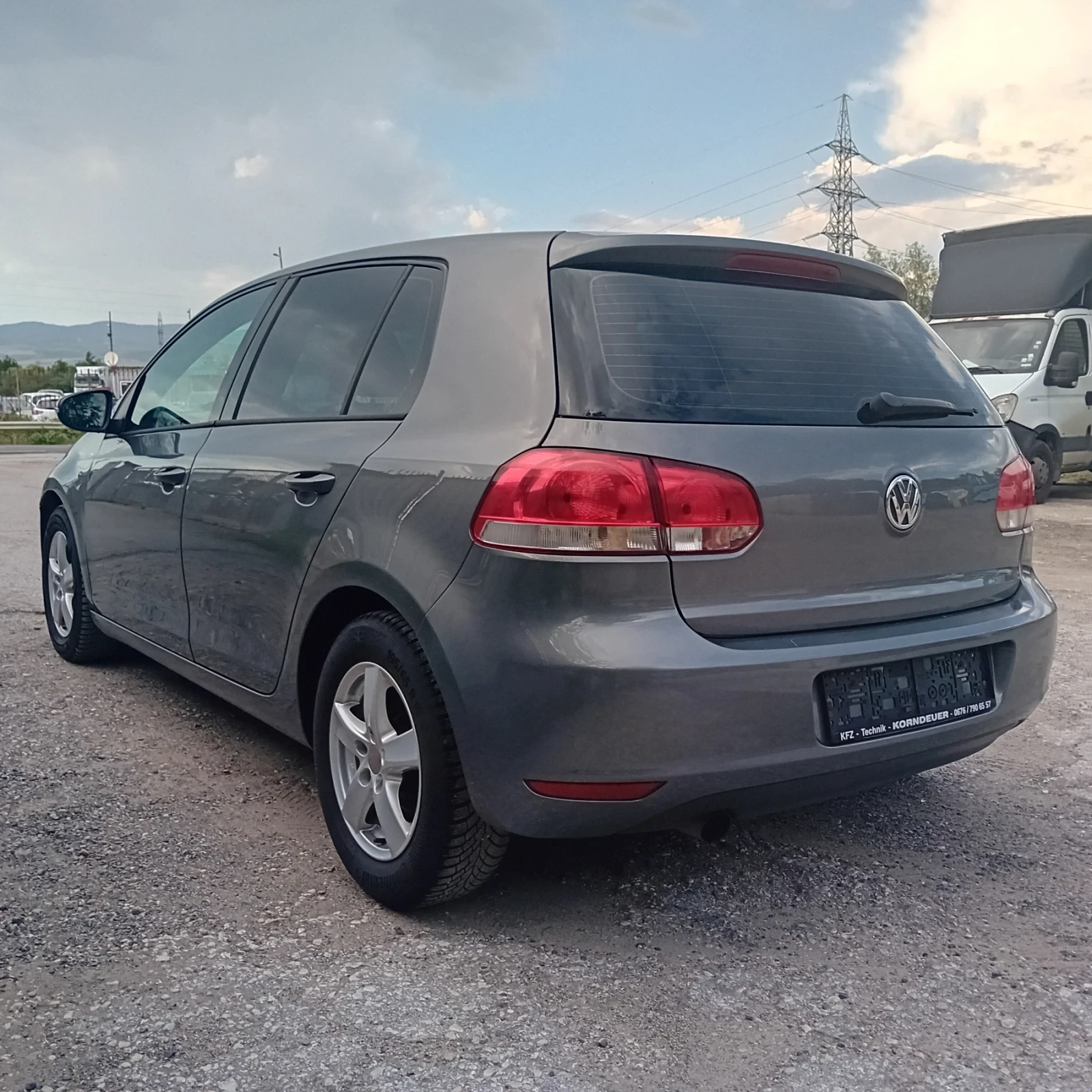 VW Golf 1.6 TDI 105k., снимка 5 - Автомобили и джипове - 54990386