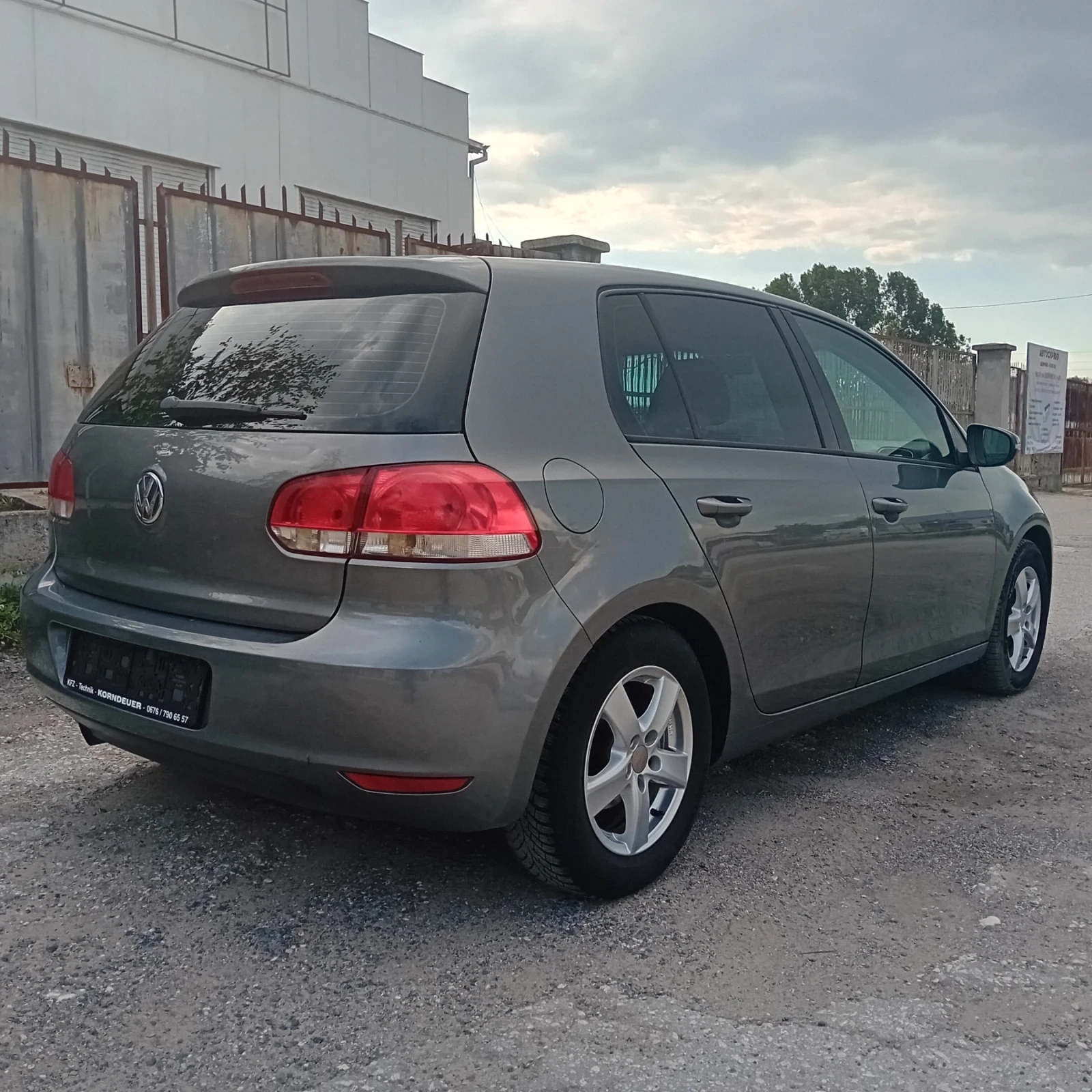 VW Golf 1.6 TDI 105k., снимка 4 - Автомобили и джипове - 54990386