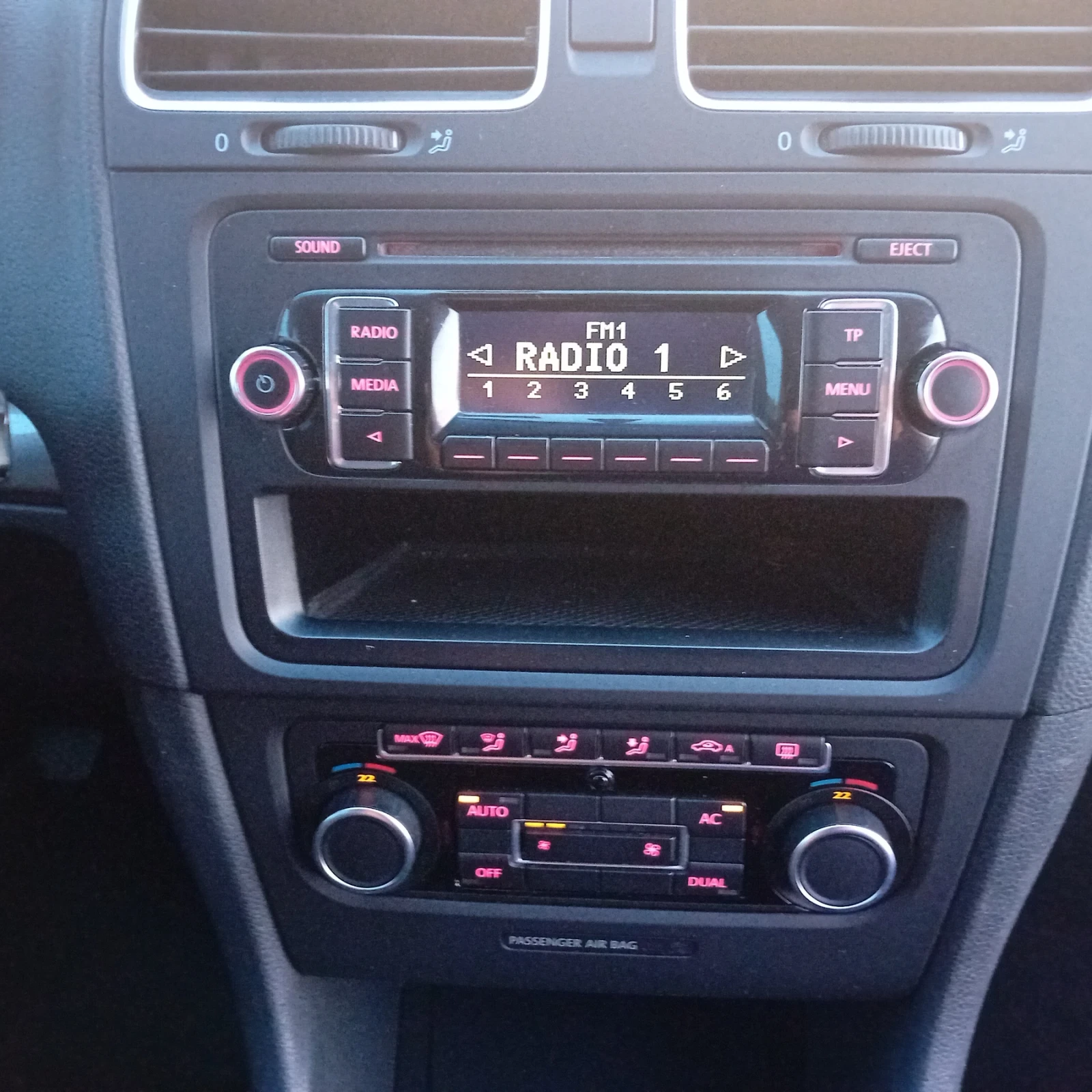 VW Golf 1.6 TDI 105k., снимка 15 - Автомобили и джипове - 54990386