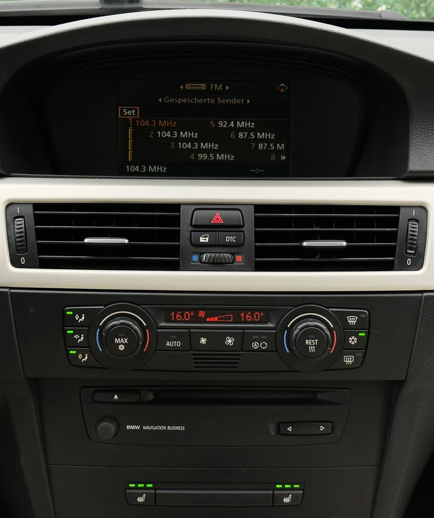 BMW 320 2.0D NAVI/XENON, снимка 15 - Автомобили и джипове - 55365979