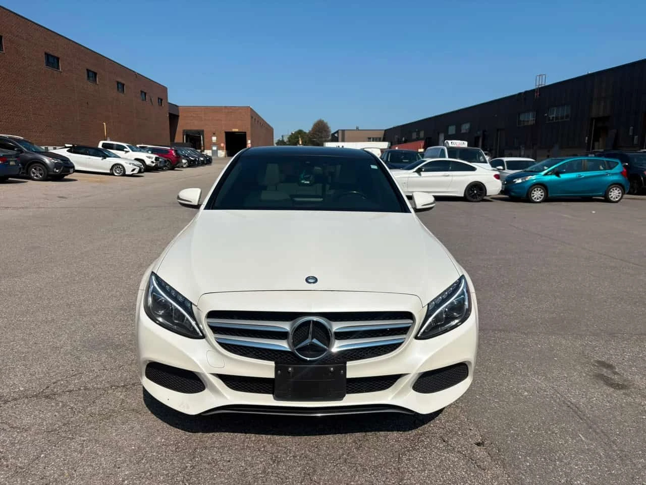 Mercedes-Benz C 300 4MATIC | CARFAX | АВТОКРЕДИТ БЕЗ ПЪРВОНАЧАЛНА, снимка 2 - Автомобили и джипове - 55566639