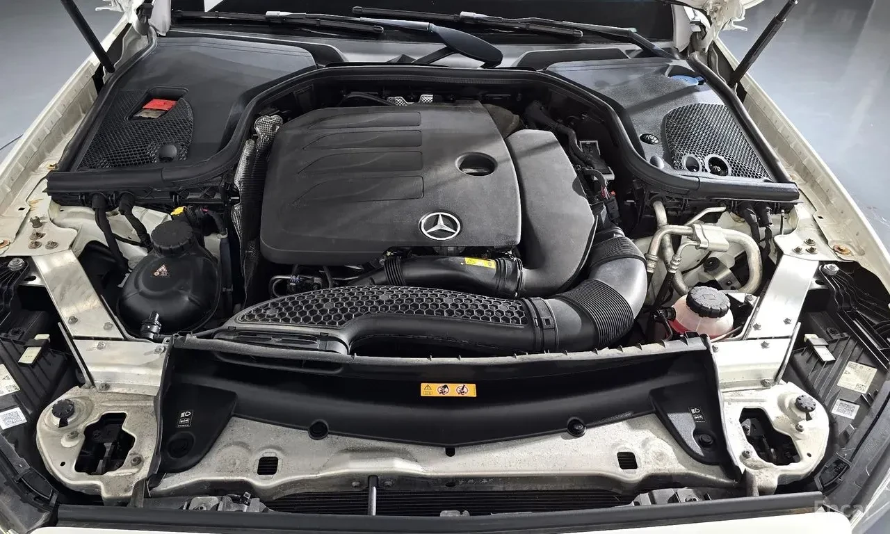 Mercedes-Benz E 350 AMG* LINE* 4MATIC* BURMESTER* ОБДУХВАНЕ* ДИСТРОНИК, снимка 16 - Автомобили и джипове - 56246129