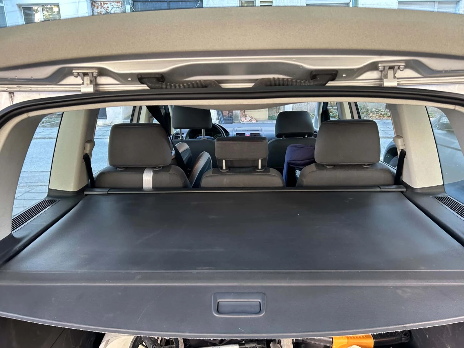 VW Touran, снимка 8 - Автомобили и джипове - 56423249