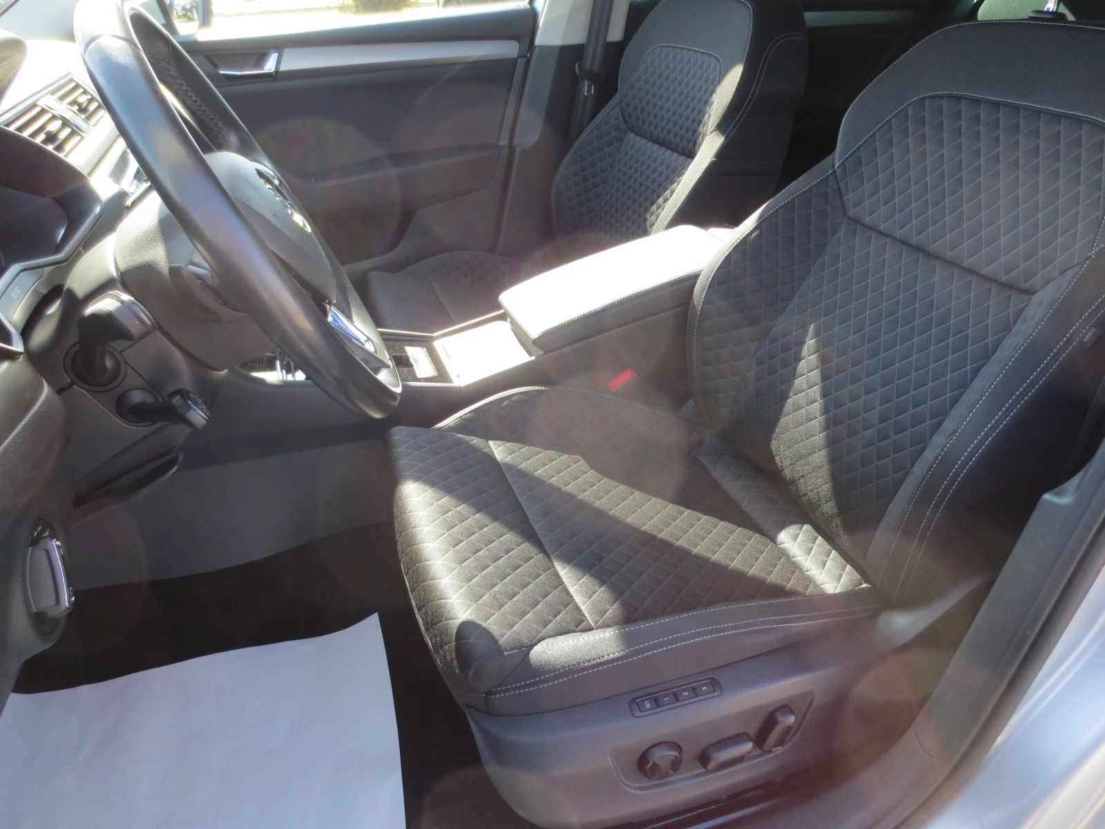 Skoda Superb 2.0 TDI , снимка 10 - Автомобили и джипове - 56426486