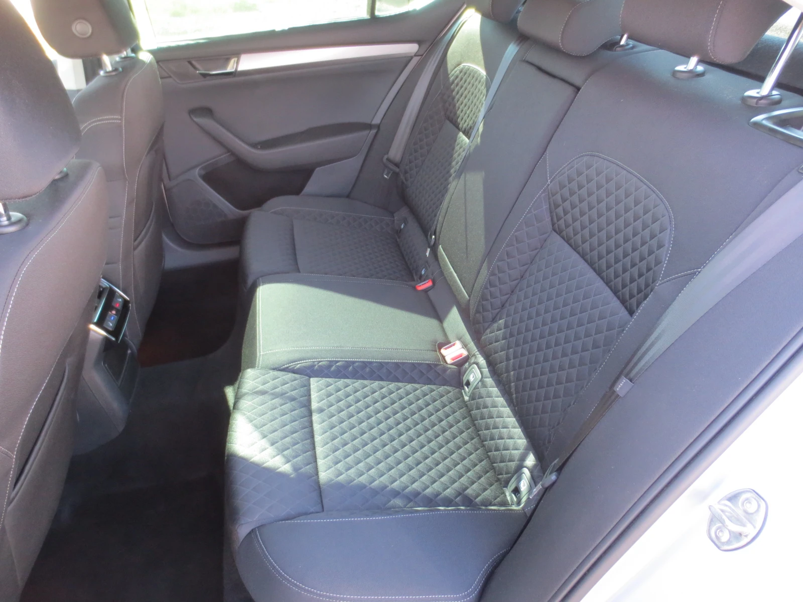Skoda Superb 2.0 TDI , снимка 12 - Автомобили и джипове - 56426486