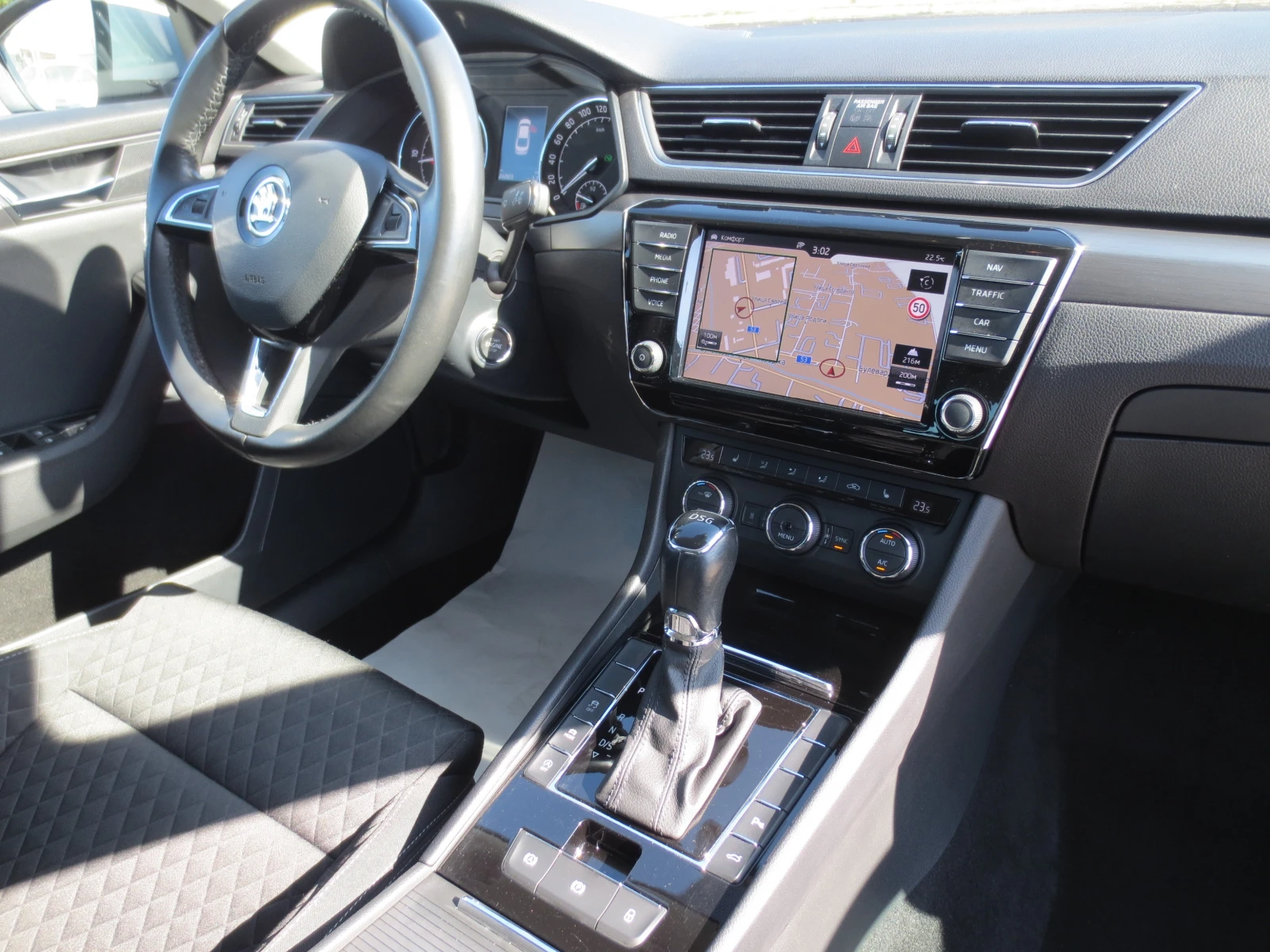 Skoda Superb 2.0 TDI , снимка 15 - Автомобили и джипове - 56426486