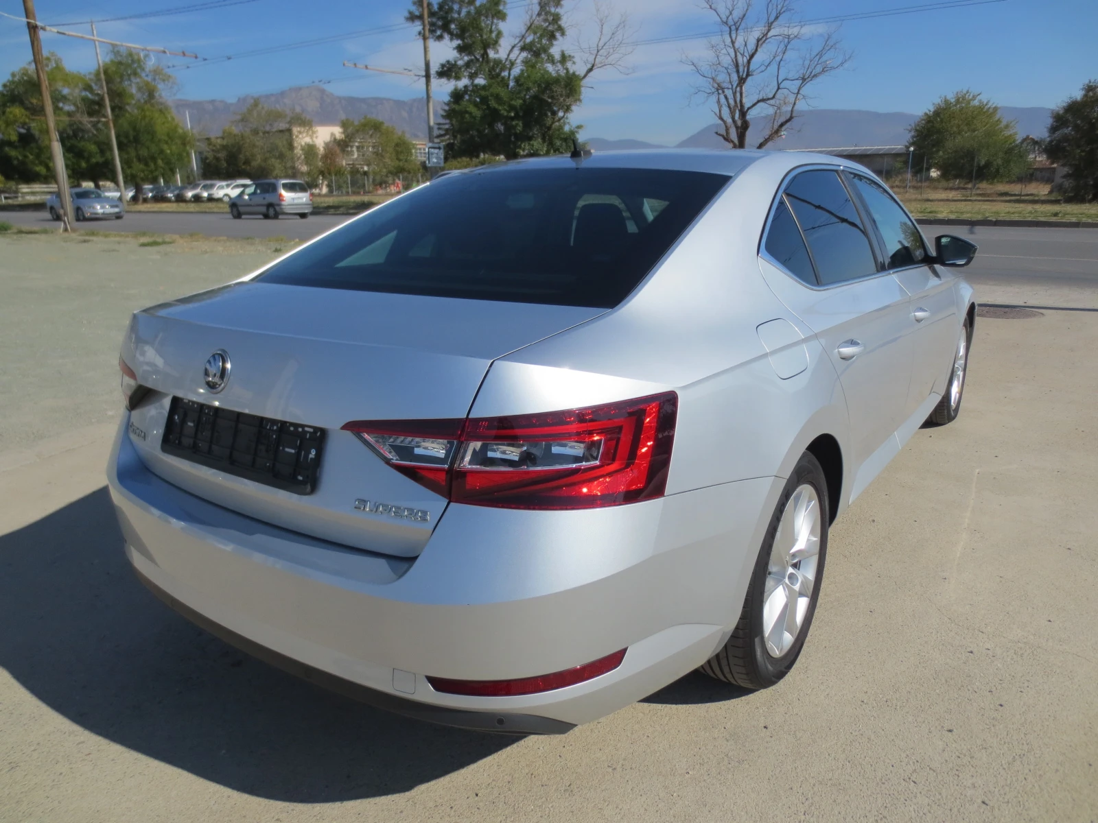 Skoda Superb 2.0 TDI , снимка 5 - Автомобили и джипове - 56426486