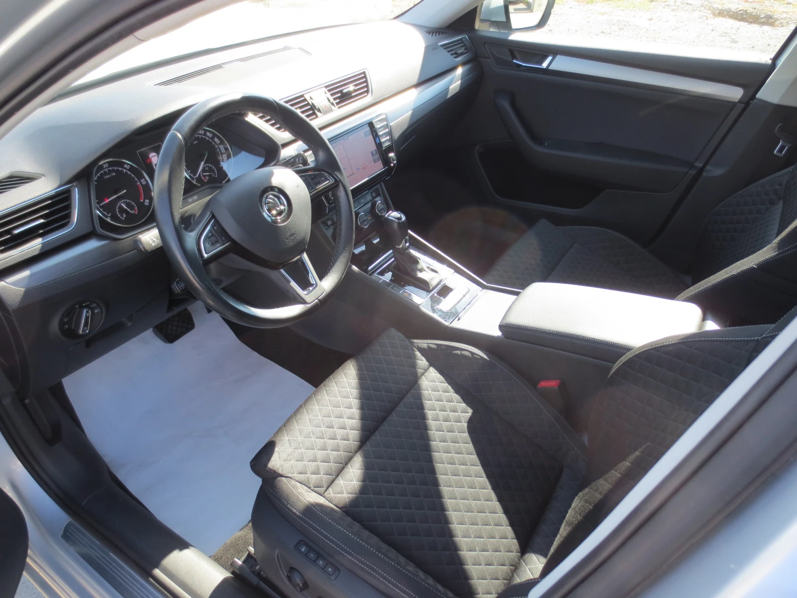 Skoda Superb 2.0 TDI , снимка 9 - Автомобили и джипове - 56426486