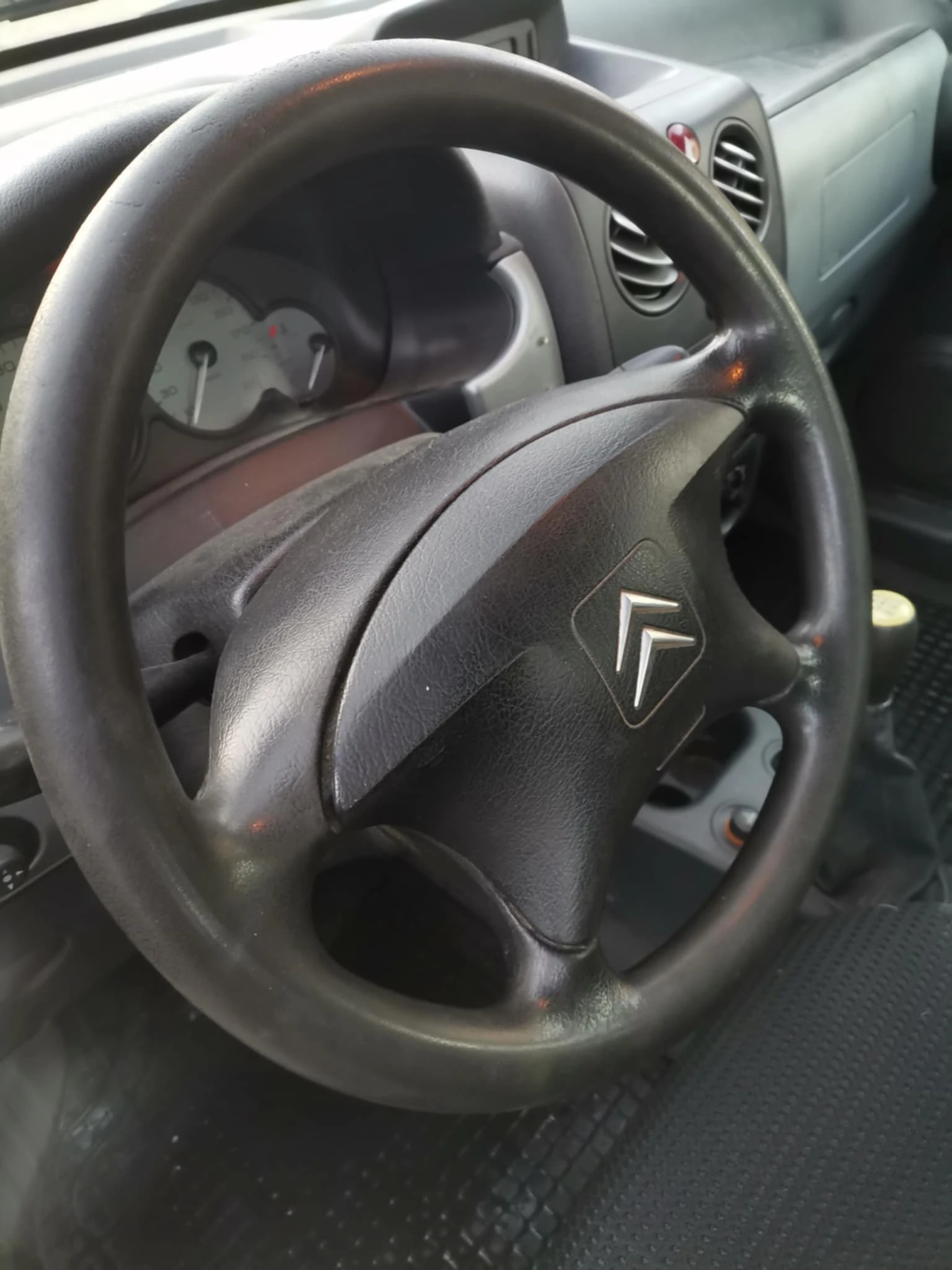 Citroen Berlingo 1.6HDI, снимка 6 - Автомобили и джипове - 56523426