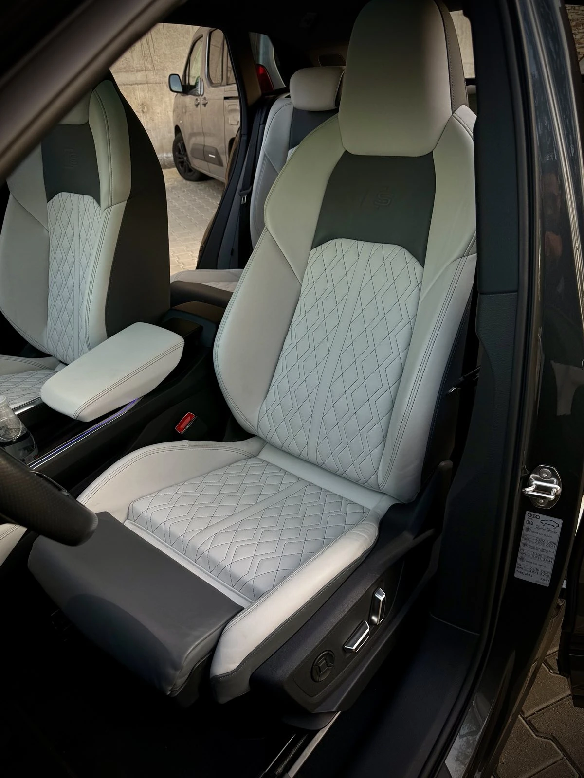 Audi E-Tron S / AUDI EXCLUSIVE / �������� / ��� ������ | Mobile.bg � ����������� 9