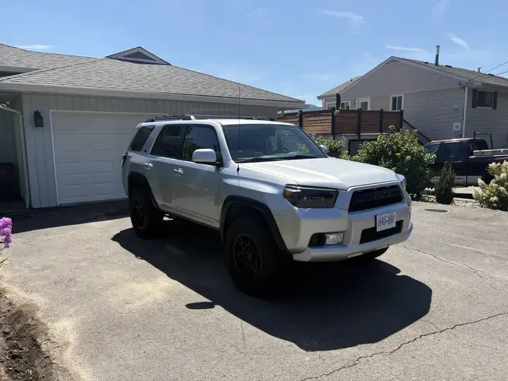 Toyota 4runner 4WD 4dr V6 SR5