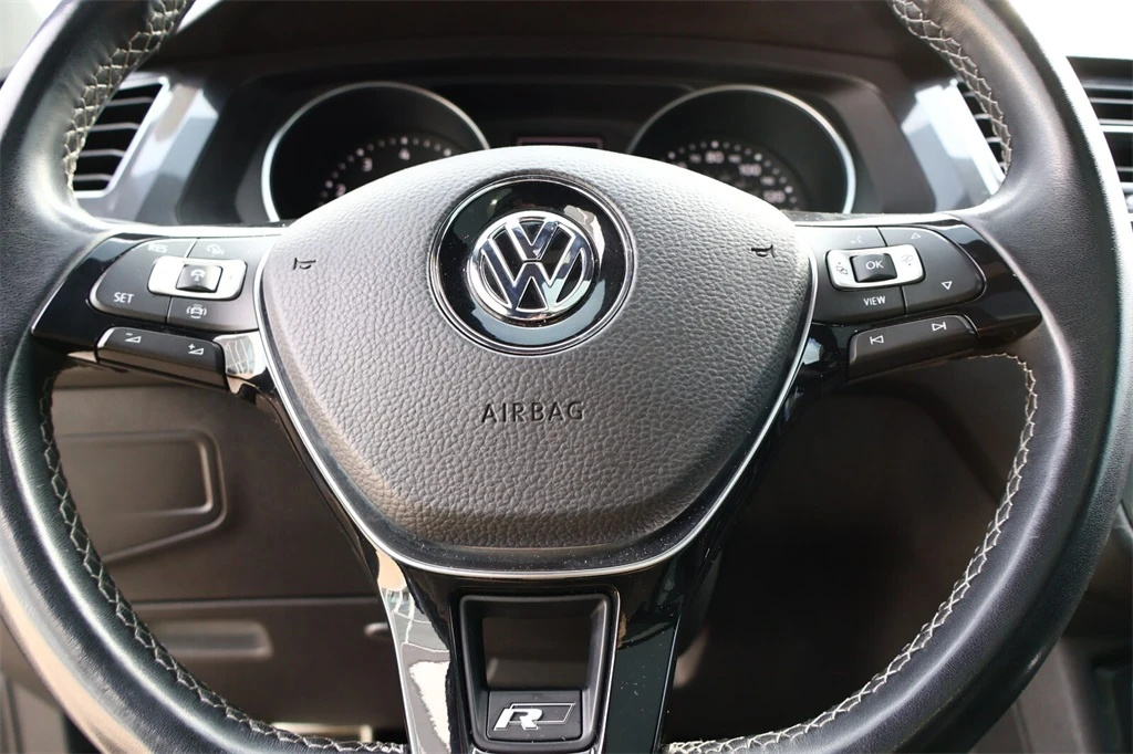 VW Tiguan 2.0T SE R-Line Black - изображение 9