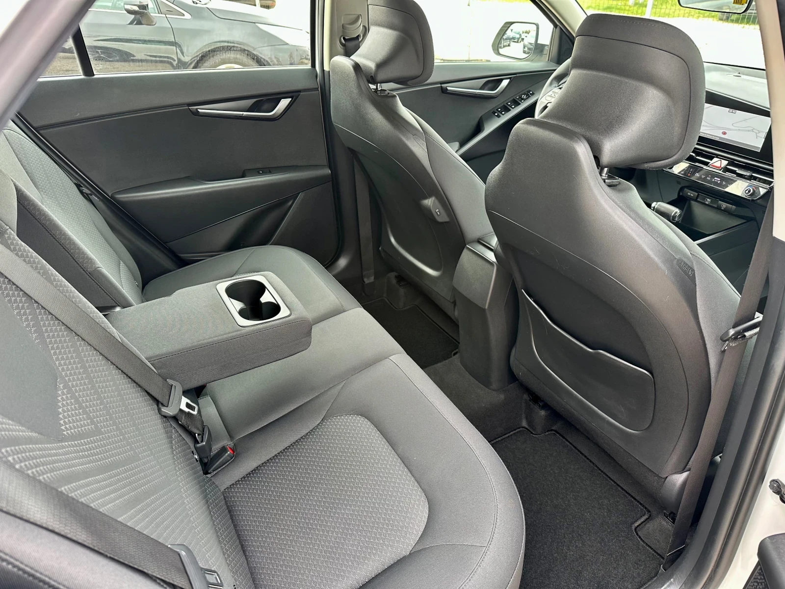 Kia Niro Хибрид 34000км, снимка 9 - Автомобили и джипове - 54187983