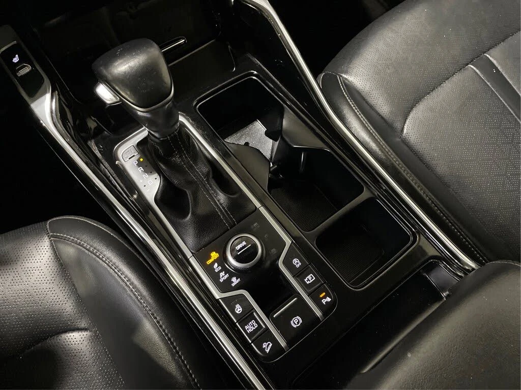 Kia Sorento X-LINE* CARPLAY* ПОДГРЕВ* КАМЕРА* ПАНОРАМА* КЕЙЛЕС, снимка 15 - Автомобили и джипове - 54241429