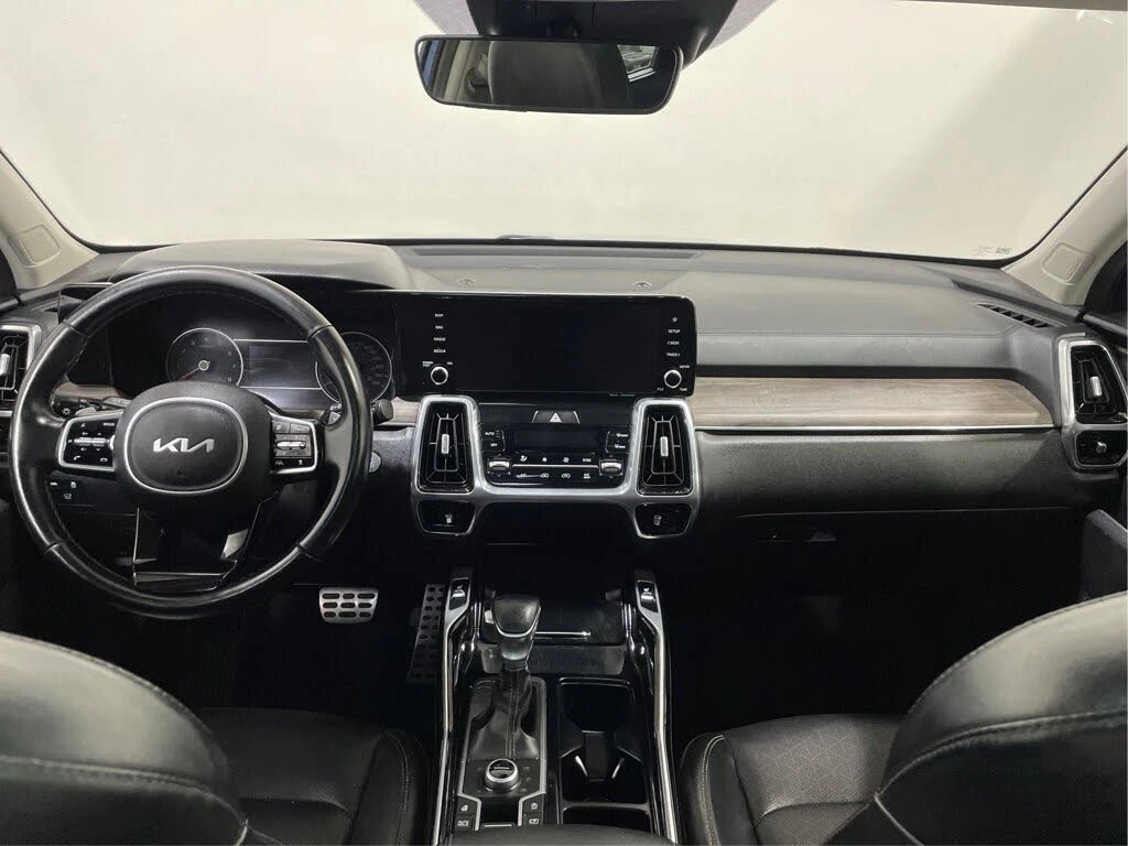 Kia Sorento X-LINE* CARPLAY* ПОДГРЕВ* КАМЕРА* ПАНОРАМА* КЕЙЛЕС, снимка 10 - Автомобили и джипове - 54241429