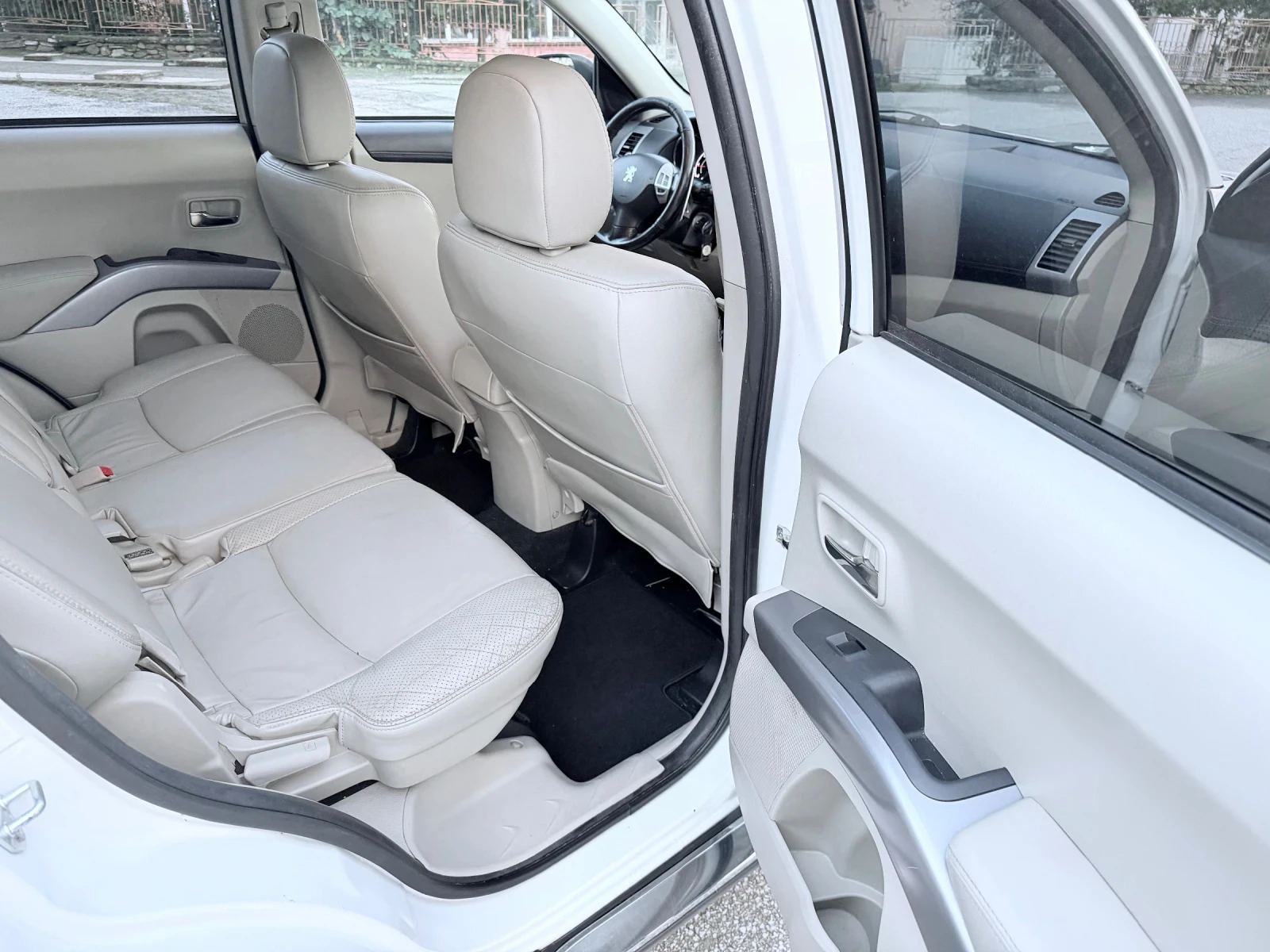 Peugeot 4007 2.2 165 автомат 7 места, снимка 12 - Автомобили и джипове - 56019284