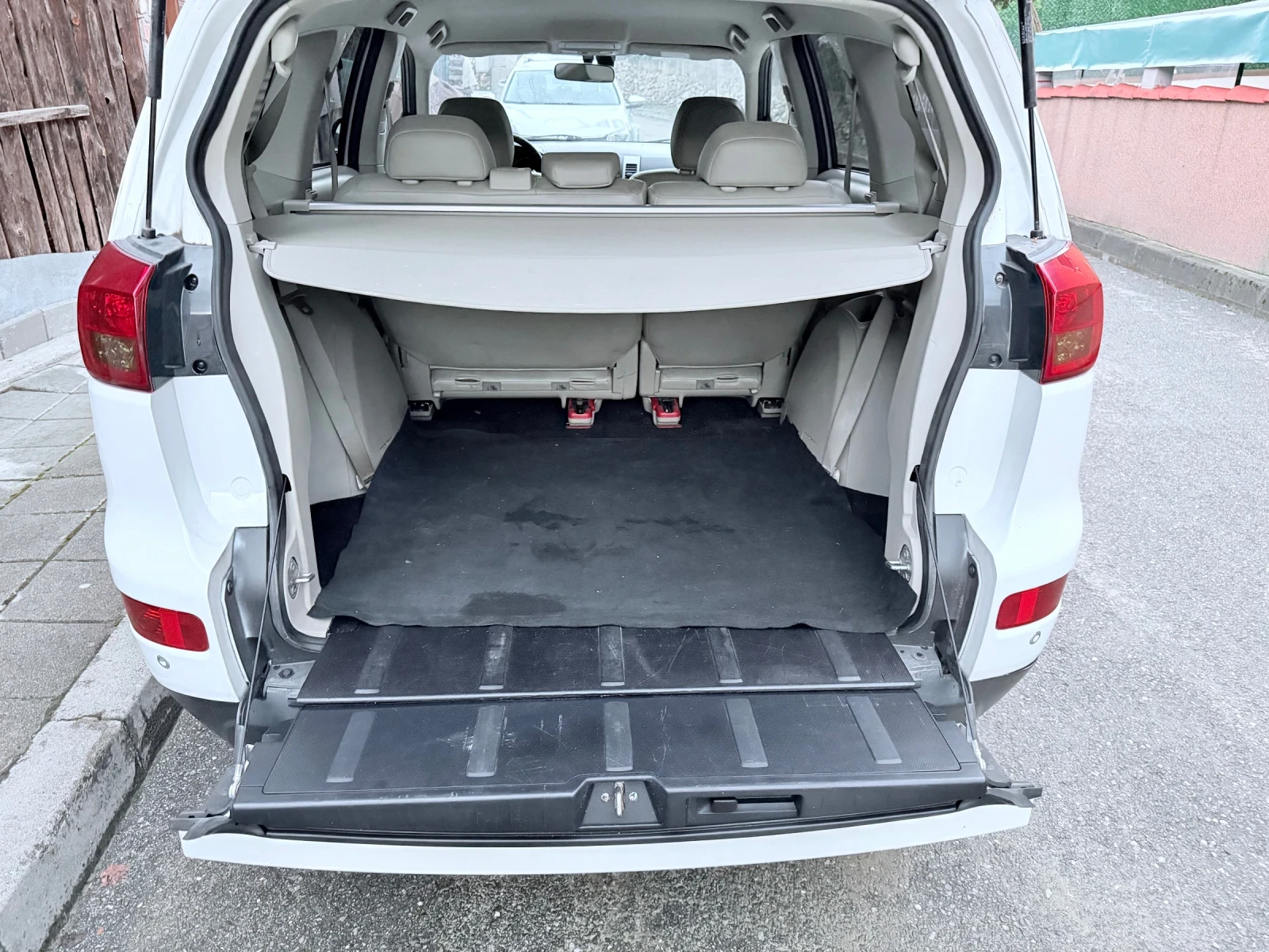 Peugeot 4007 2.2 165 автомат 7 места, снимка 16 - Автомобили и джипове - 56019284