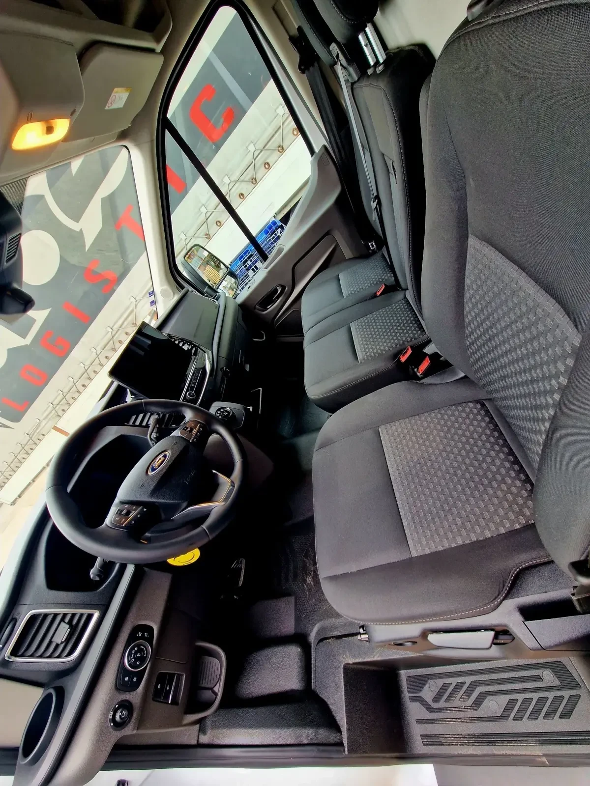 Ford Transit Е, , 68kw...8500km!!!! SWISS, , ГАРАНЦИОНЕН, снимка 13 - Бусове и автобуси - 55405855