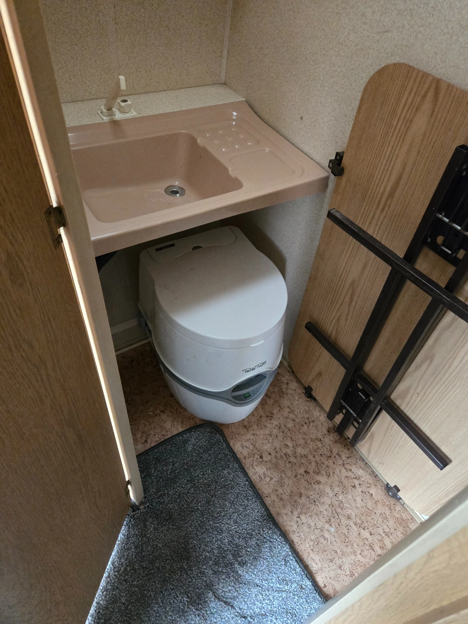 Каравана Alpine SPRITE, снимка 9 - Каравани и кемпери - 54226344