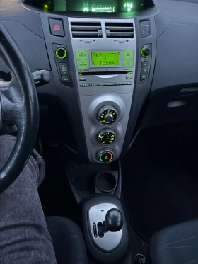Toyota Yaris Автомат, снимка 10