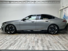 BMW i5 M60 xDrive Pro AHK B&W Carbon Panorama, снимка 2