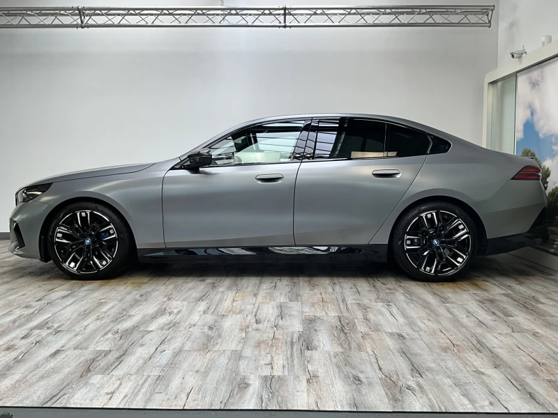 BMW i5 M60 xDrive Pro AHK B&W Carbon Panorama, снимка 2 - Автомобили и джипове - 47631839