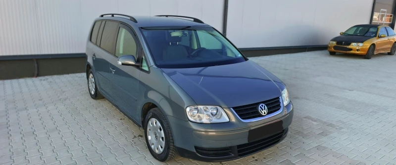 VW Touran, снимка 3 - Автомобили и джипове - 49089324