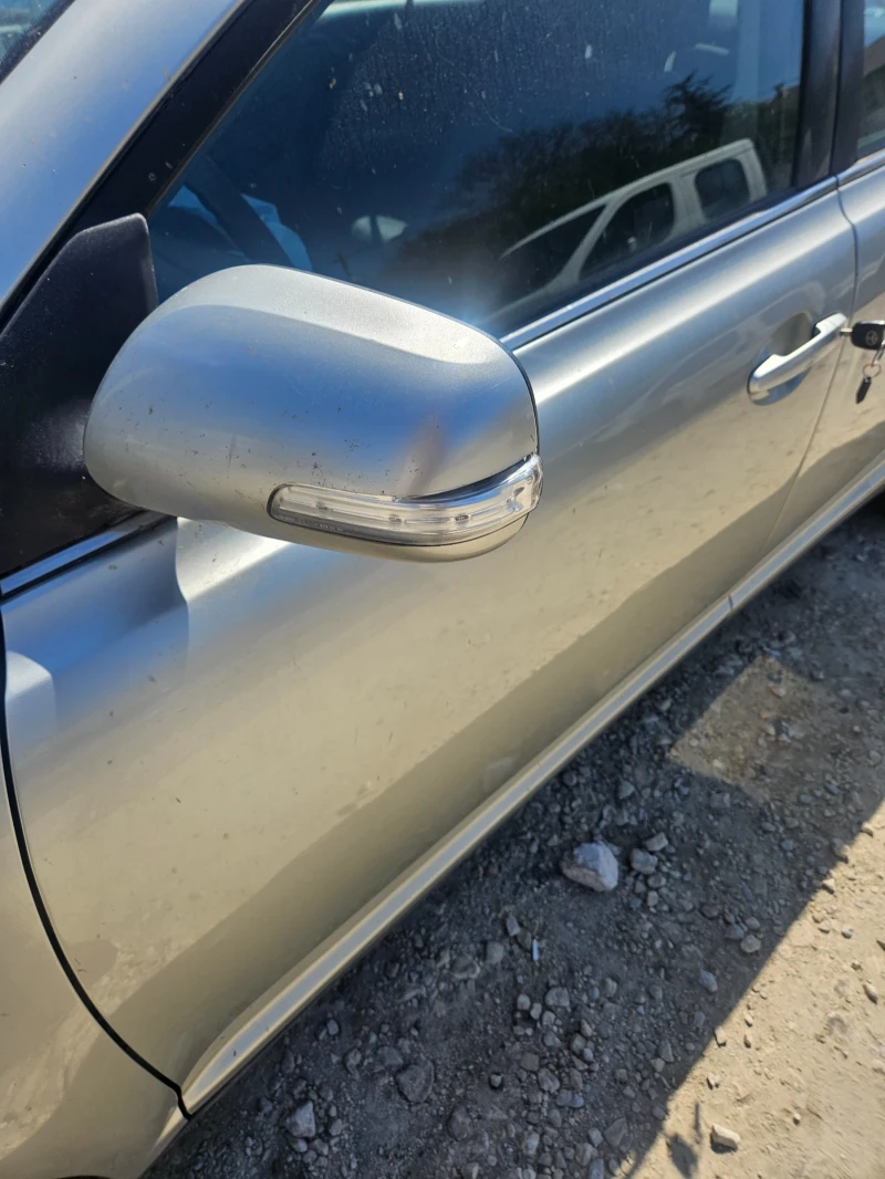 Toyota Avensis 2.0i АВТОМАТ, снимка 5 - Автомобили и джипове - 50019289