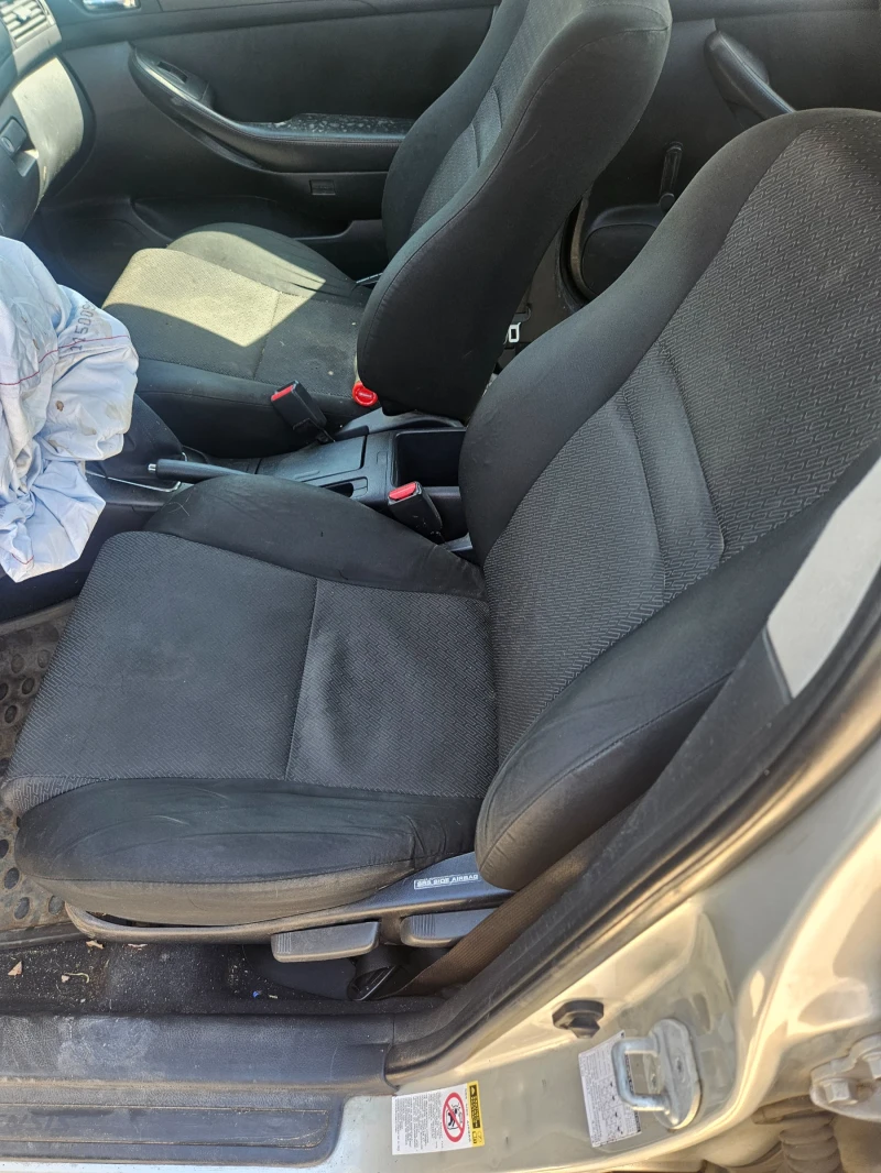 Toyota Avensis 2.0i АВТОМАТ, снимка 4 - Автомобили и джипове - 50019289