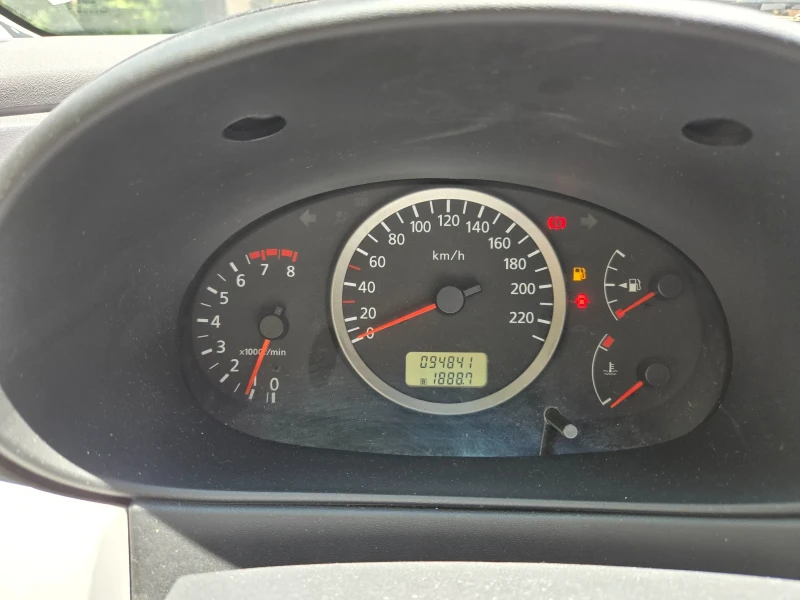 Nissan Almera tino, снимка 12 - Автомобили и джипове - 52032257