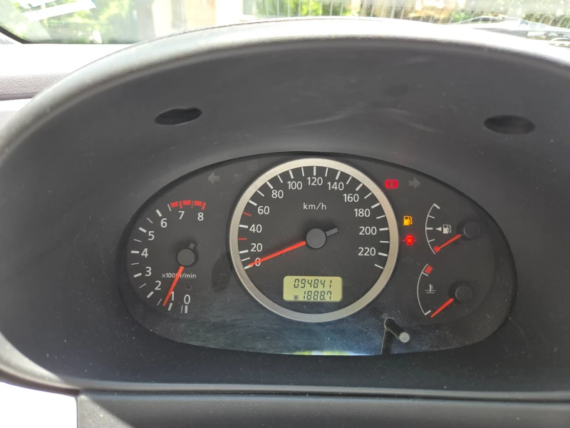 Nissan Almera tino, снимка 11 - Автомобили и джипове - 52032257