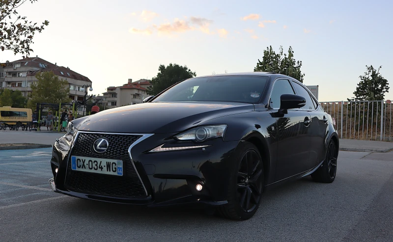 Lexus IS 300 IS300H F-Sport, снимка 3 - Автомобили и джипове - 52405464