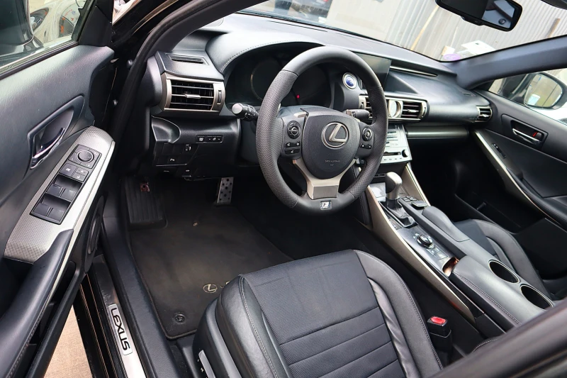 Lexus IS 300 IS300H F-Sport, снимка 9 - Автомобили и джипове - 52405464