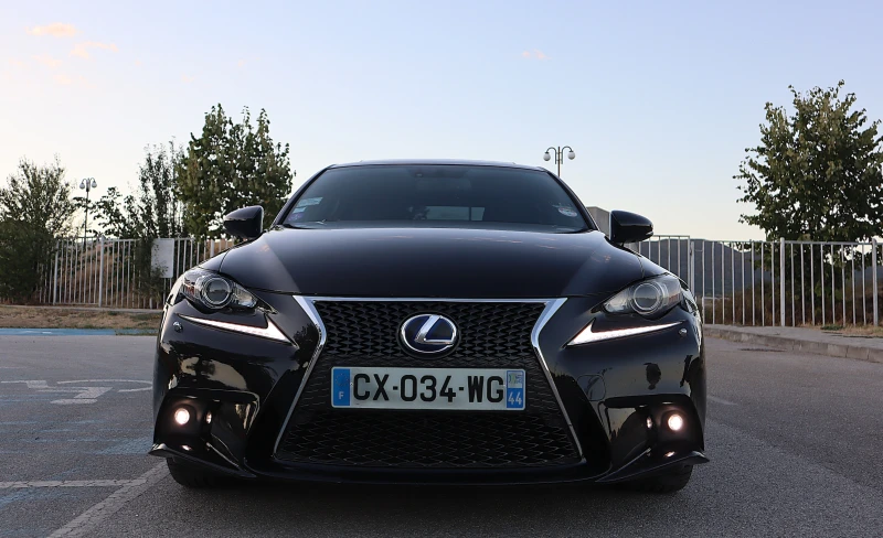 Lexus IS 300 IS300H F-Sport, снимка 2 - Автомобили и джипове - 52405464