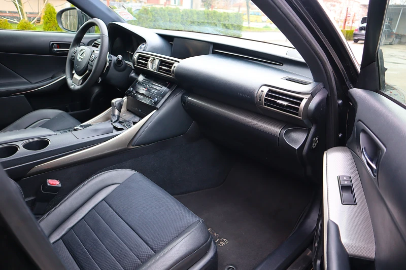 Lexus IS 300 IS300H F-Sport, снимка 12 - Автомобили и джипове - 52405464
