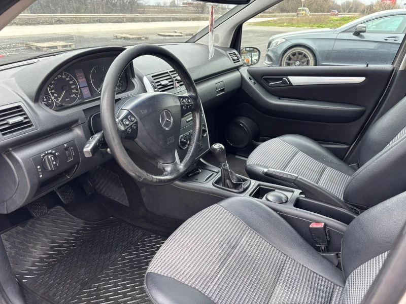 Mercedes-Benz A 180 Avantgarde, снимка 9 - Автомобили и джипове - 53432001