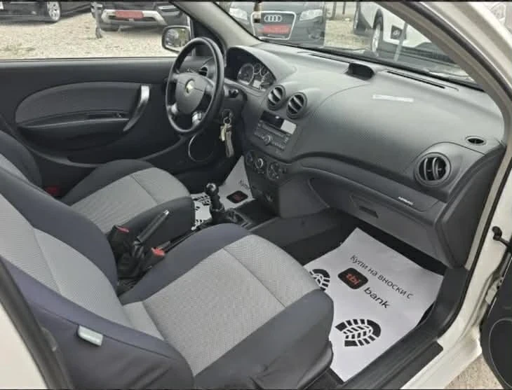 Chevrolet Aveo, снимка 10 - Автомобили и джипове - 54079909